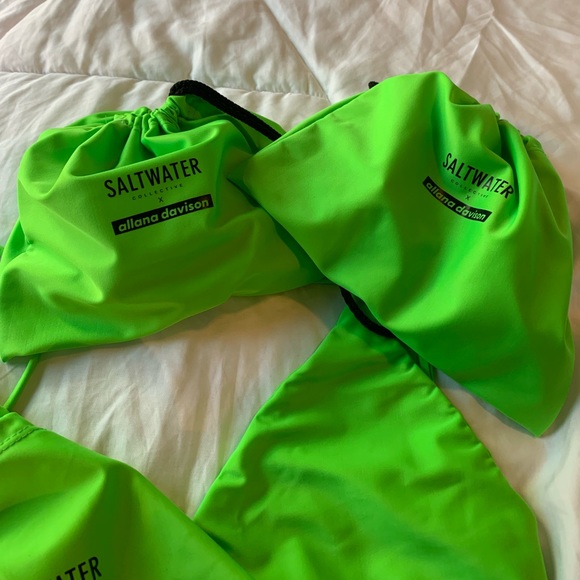 The saltwater collective ALLANA TOP x2 and bottoms NEON GREEN - Picture 5 of 9